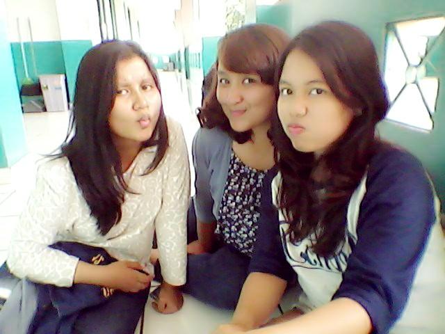 Sixtiachel's tweet photo. Ini Jumat gabut kita kemaren (w/dina,elsa) http://t.co/PtLGkJ47hA