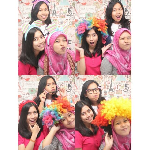Sixtiachel's tweet photo. Foto box sama 2 anak-anak gua nih (w/@fannyamyg and @anjelinayy ) http://t.co/XdWsWV8ufB