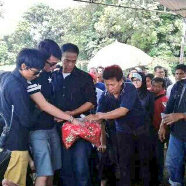 KevinPictures's tweet photo. #StayStrongKevinJulio @kvinjulio "@ennah21: :') kita semua bs merasakan apa yg kakev rasakan :'( http://t.co/ec6bFEA0Xu"