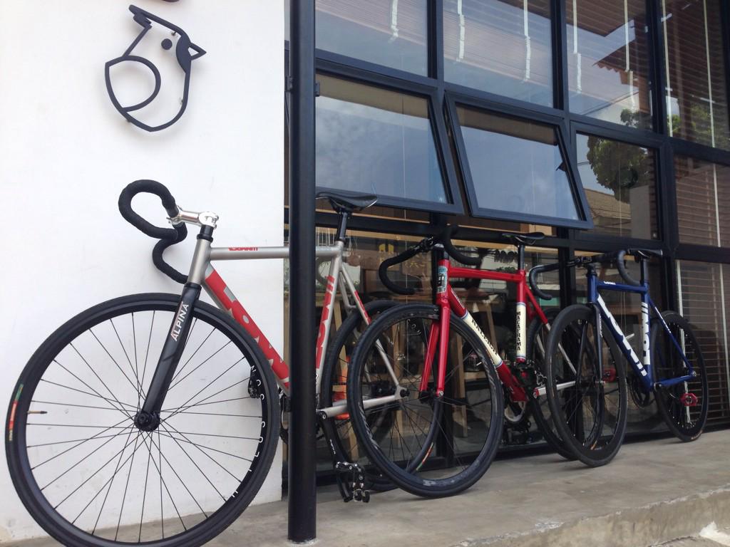 ngopiii duluu.......