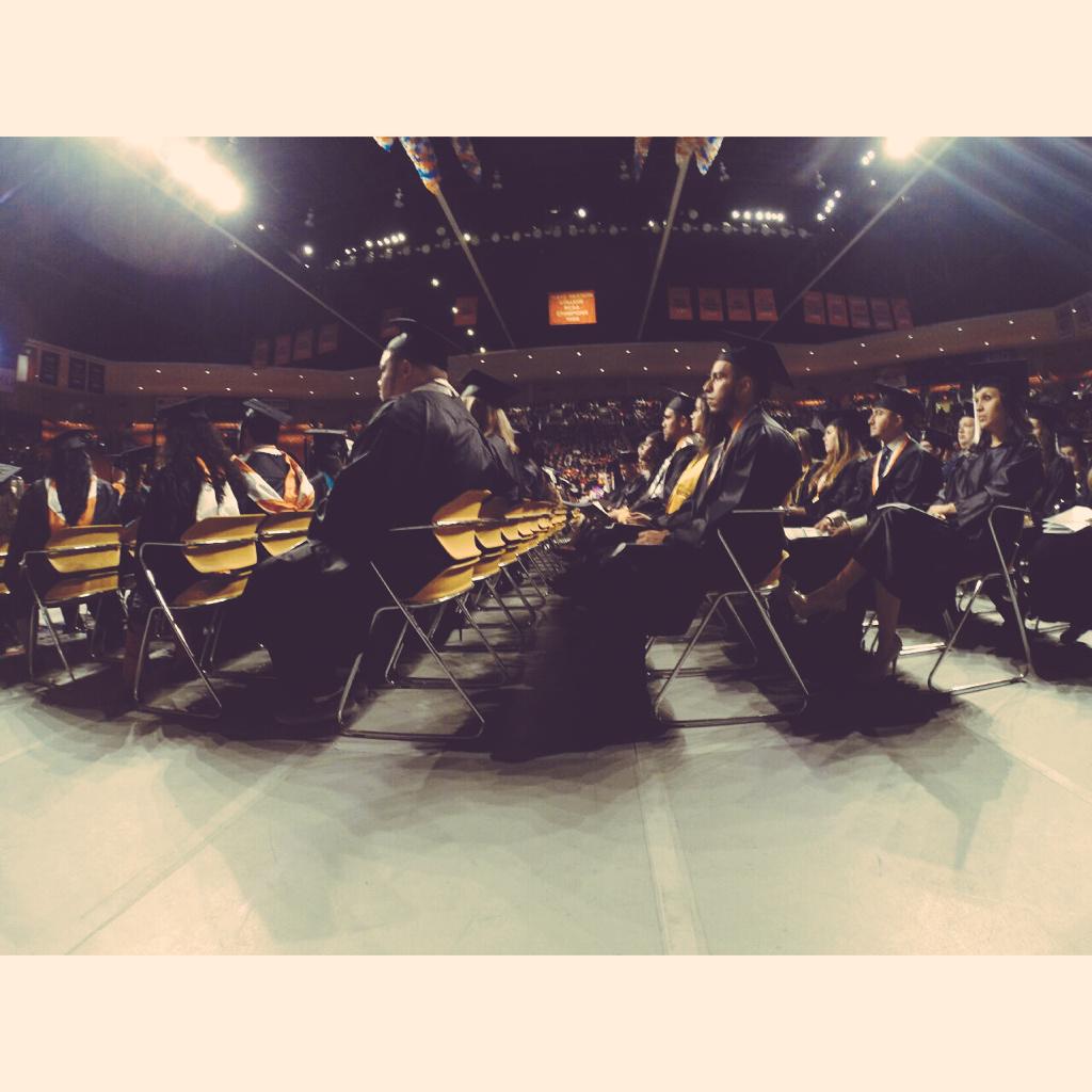 anouk_dacosta's tweet photo. Unas más de el día de hoy ..... #estoesutep #utepgrad #utep100years http://t.co/3rm1b75ulH