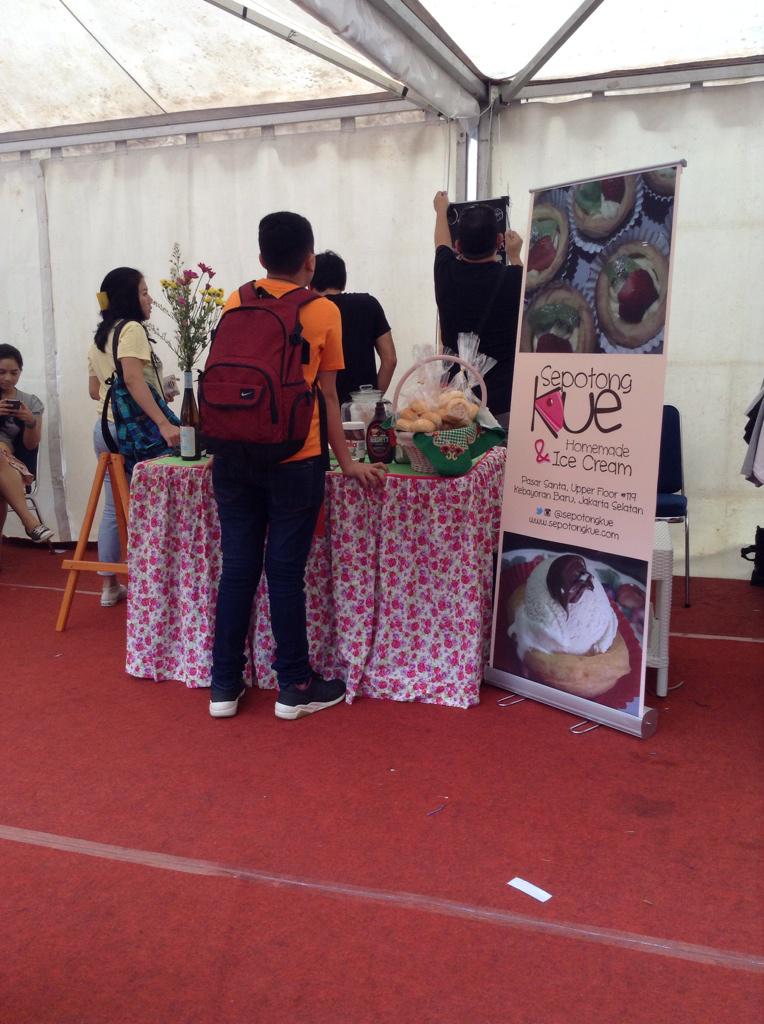 sepotongkue's tweet photo. Tks yg udah dtg "@A_Plus_Team: #GoAheadPeople sepotongkue  di #PadaHariMinggu #GoAheadMarket http://t.co/mxpYrxux69”t