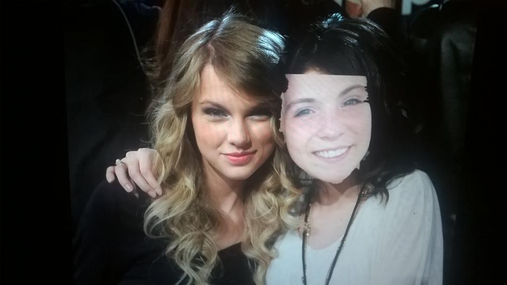 kaleeooo's tweet photo. HAPPY BIRTHDAY TO MY BEST FRIEND @taylorswift13 I LOVE YOU SM http://t.co/G6mhPqSVv0