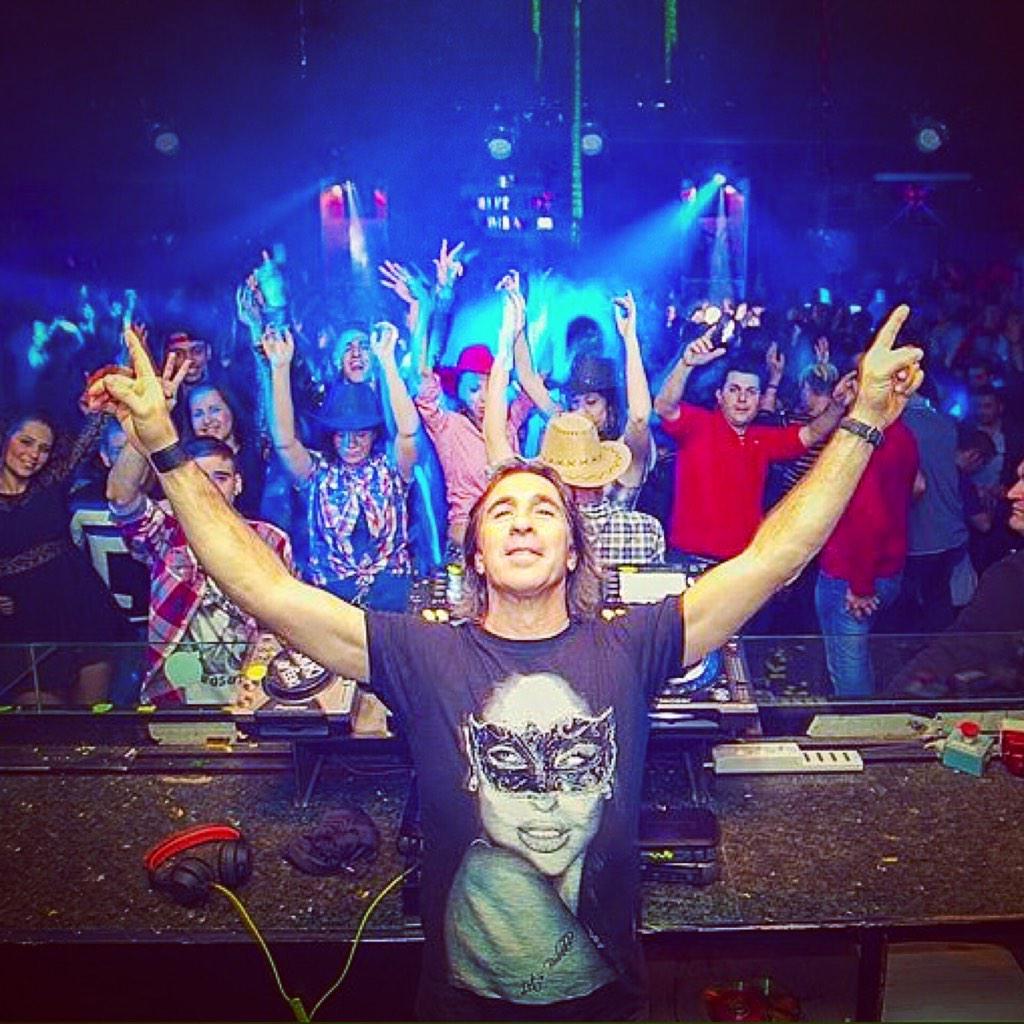 Grazie a voi che eravate al #paradisodisco #brescia #serata #incredibile <a href="/GetFarFargetta/">GET FAR</a> <a href="/lets_bubble/">Let's Bubble | Tees</a> #people