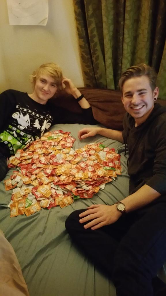 f_eloc's tweet image. Chillin' with bae tonight.. Thanks @tacobell for setting the mood.