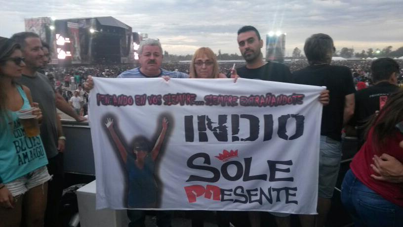 titifernandez1's tweet photo. Con Mama y Luisito quisimos reemplazarte en el  recital del Indio en Mendoza. imposible, fuiste única. Te extrañamos! http://t.co/iWtCpZAJyL