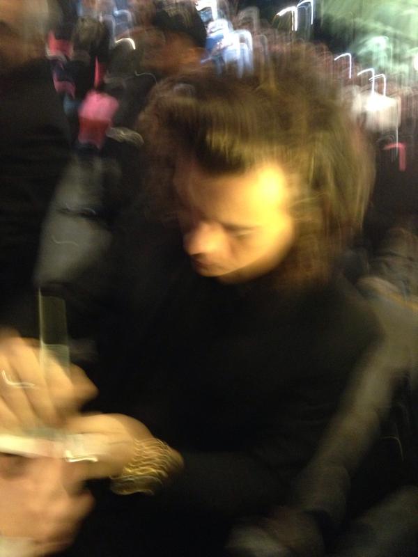 1DFAMILYOFINA's tweet image. #NEW Harry on the red Carpet at the NRJ Music Awards in Cannes today (11-14) #MTVStars One Direction
