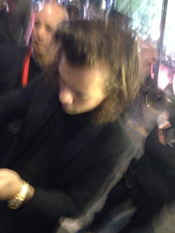 1DFAMILYOFINA's tweet image. #NEW Harry on the red Carpet at the NRJ Music Awards in Cannes today (11-14) #MTVStars One Direction
