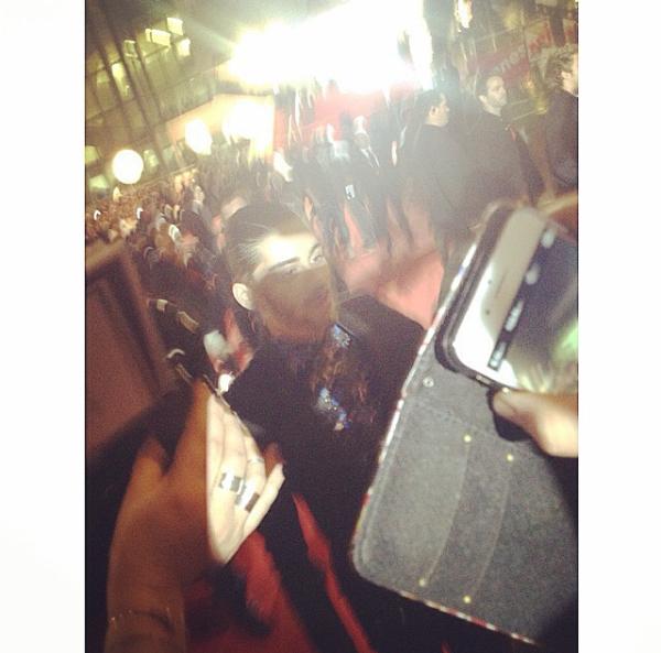 1DFAMILYOFINA's tweet image. #NEW Zayn on the red Carpet at the NRJ Music Awards in Cannes today (19-22) #MTVStars One Direction