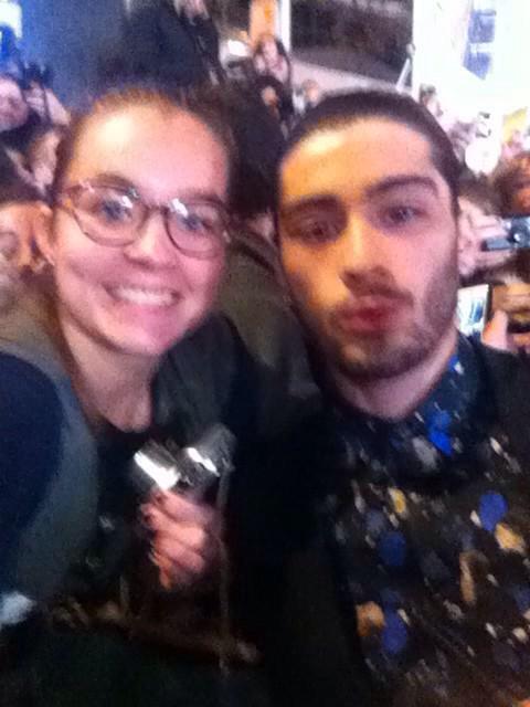 1DFAMILYOFINA's tweet image. #NEW Zayn on the red Carpet at the NRJ Music Awards in Cannes today (19-22) #MTVStars One Direction