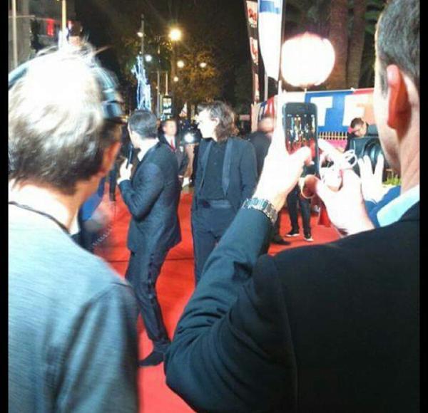 1DFAMILYOFINA's tweet image. #NEW Harry on the red Carpet at the NRJ Music Awards in Cannes today (23-24) #MTVStars One Direction