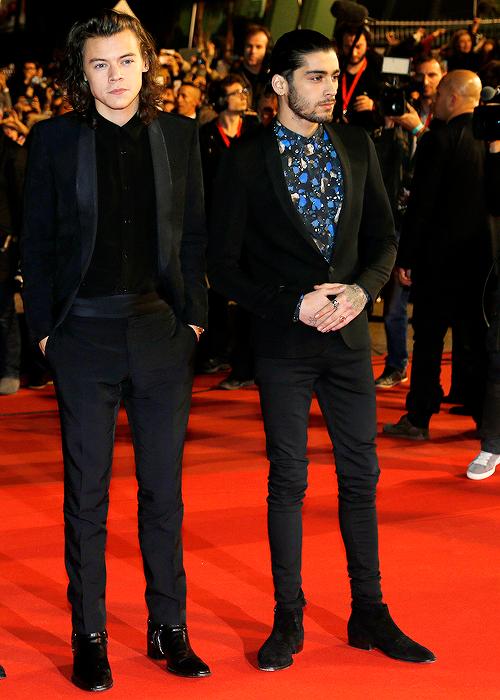 1DFAMILYOFINA's tweet image. #NEW Harry &amp;amp; Zayn on the red Carpet at the NRJ Music Awards in Cannes today (38-40) #MTVStars One Direction