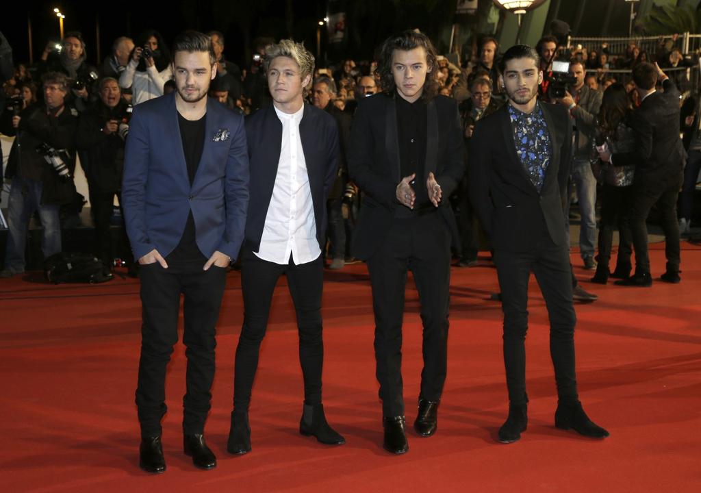 1DFAMILYOFINA's tweet image. #NEW The boys (minus Louis) on the red Carpet at the NRJ Music Awards in Cannes today (31-33) #MTVStars One Direction