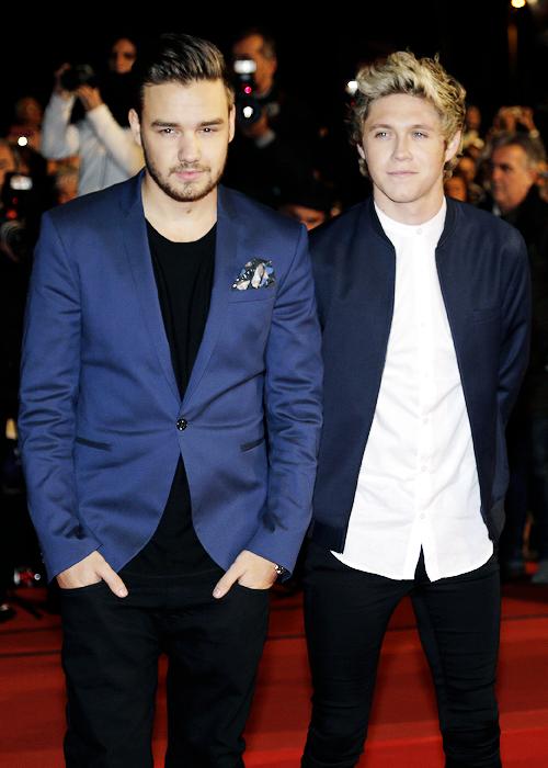 1DFAMILYOFINA's tweet image. #NEW The boys (minus Louis) on the red Carpet at the NRJ Music Awards in Cannes today (34-37) #MTVStars One Direction