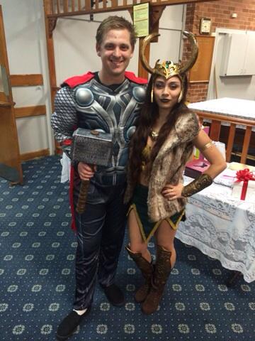 VanessaLinaTale's tweet photo. He's my brotherrrrr #ladyloki and #Thor http://t.co/g1AIoJmtMO