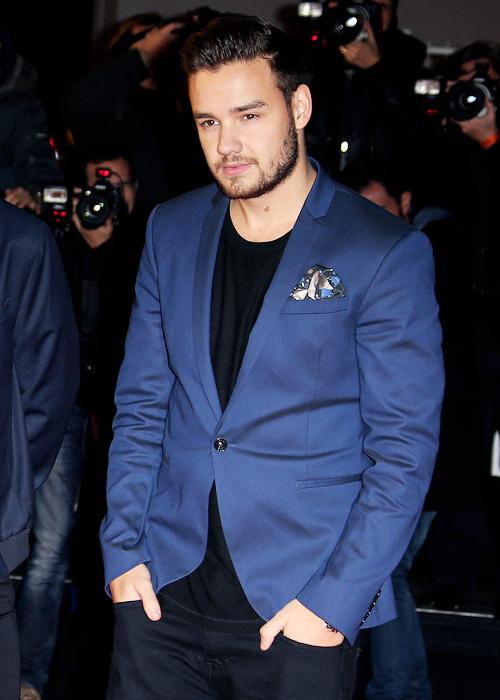 1DFAMILYOFINA's tweet image. #NEW Liam on the red Carpet at the NRJ Music Awards in Cannes today (47-48) #MTVStars One Direction
