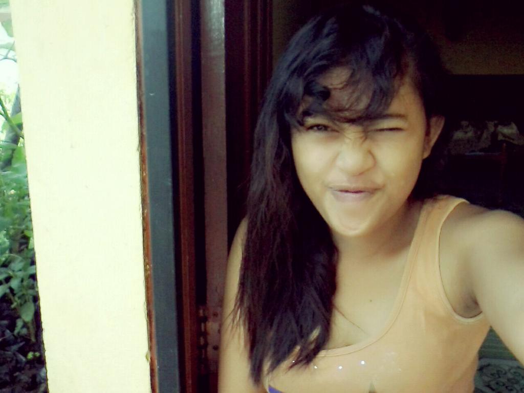 lhenny_widya's tweet photo. Saya;) http://t.co/EFgzXVSg3E