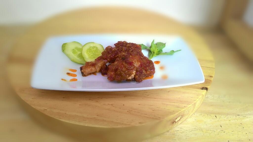 RMDapurDaeng's tweet photo. Ayam bumbu bali, nyam nyam. Yang mau icip-icip silahkan merapat. 
Delivery order 085611116516 http://t.co/9MoFMRa6CF