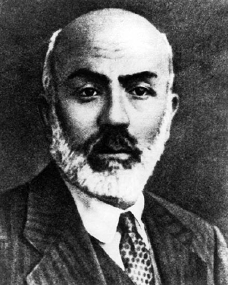 kayalcin's tweet photo. Yüzsüzdür insanoğlu kimse bilmez kendini, kime iyilik yaptıysan ondan koru kendini. 
Mehmet Akif Ersoy http://t.co/07aBNFCnut