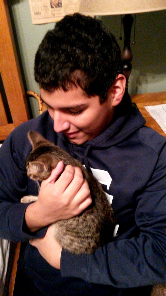 Lilli_Garcia143's tweet photo. I hope he loves him forever 💜 http://t.co/0codKFtDaG