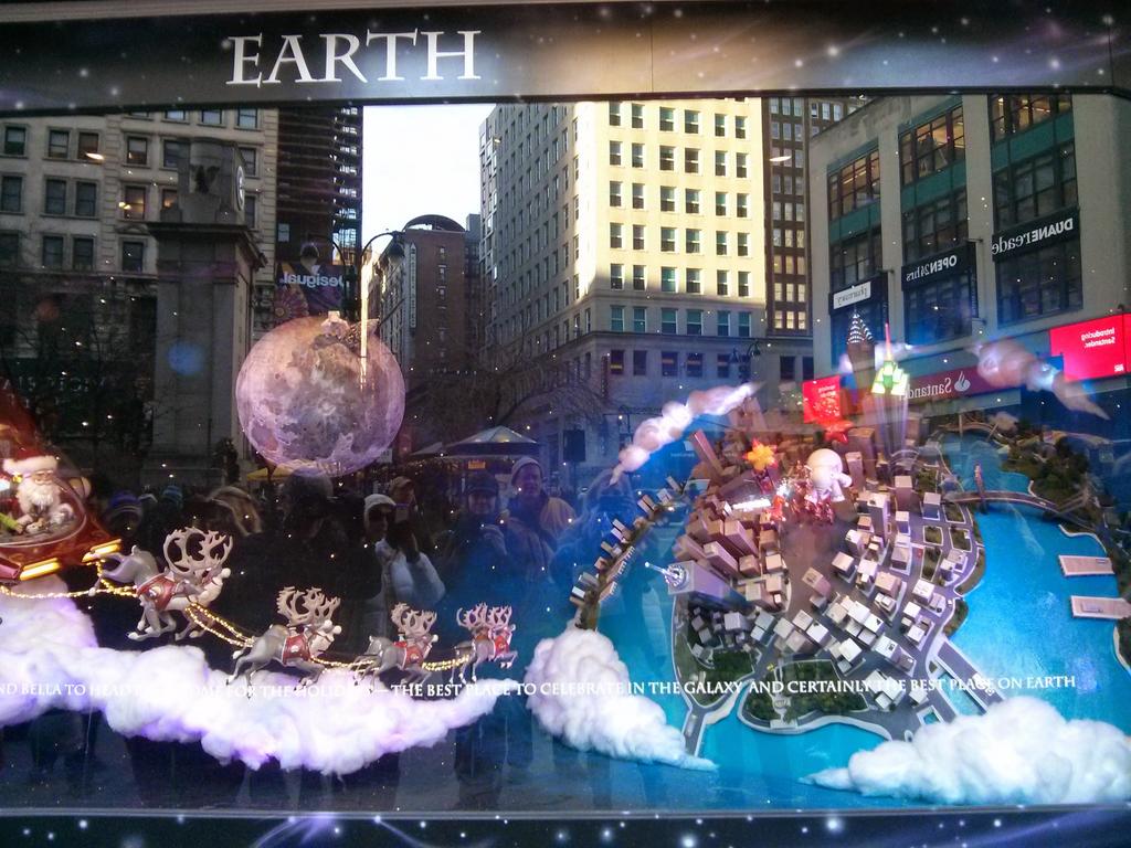ashbodybysimone's tweet photo. Window watching @Macys #christmas #macys #NYC #AshNYC http://t.co/oyesj1qe3M