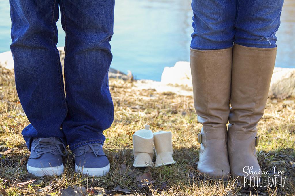 Check out today's session on the blog! shainaleephotography.com/blog #connecticutphotographer #maternity #babybelly #love