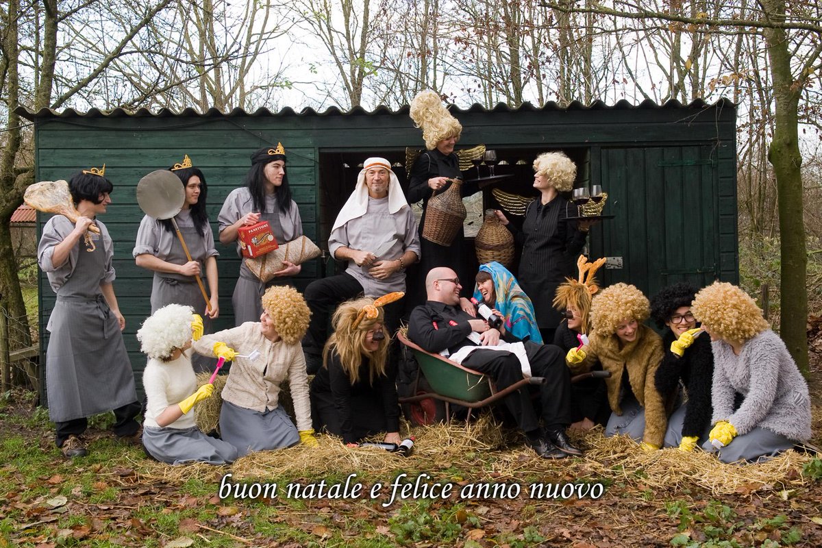 Het vrolijke 'kerst' team @dapietro wenst u fijne feestdagen.