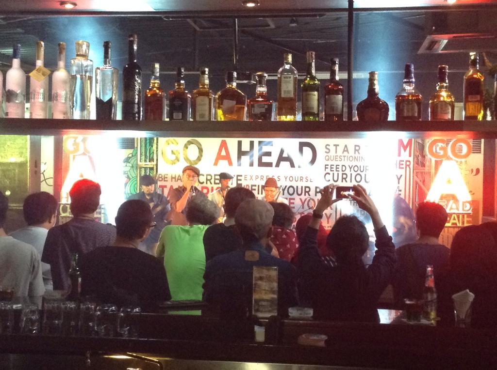 AplusJKT's tweet photo. Now on #PadaHariMinggu stage is Leonardo and His Impecable Six #GoAheadPeople #GoAheadMarket http://t.co/IjNZs7CZB5