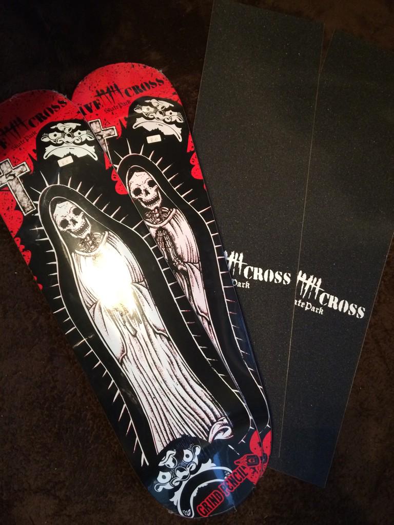 R1n881solidsurf's tweet image. お世話になってるfivecrossさんからnewデッキ2本とデッキテープ届きました〜！

調子もいいし、デザインもシブいし最高です(￣^￣)ゞ

いつもありがとうございます！
これからも変わらず攻めまっつつ！！
#fivecross