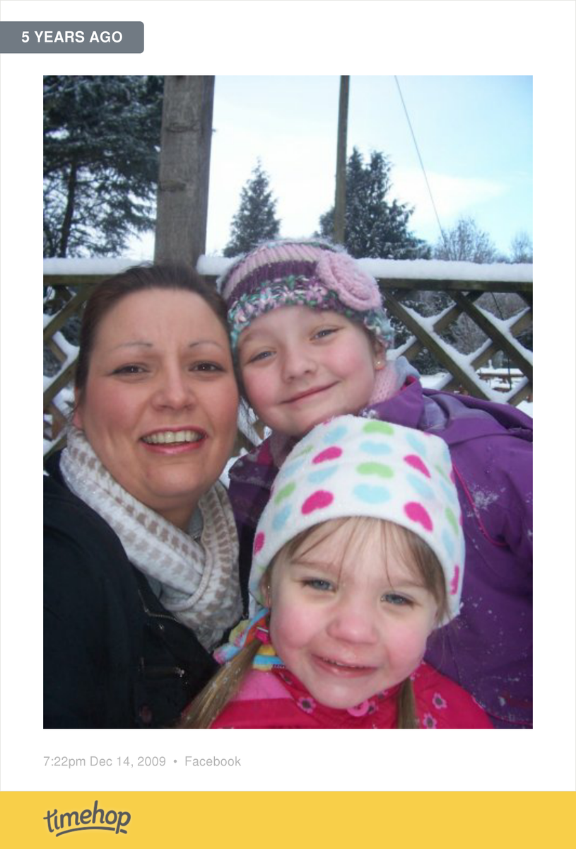 AmandaFox7's tweet photo. When there as 3 !!!!!! We made a fab snowman that year !! Xxx http://t.co/MSLq5IaNLg http://t.co/oNzB91AvUU