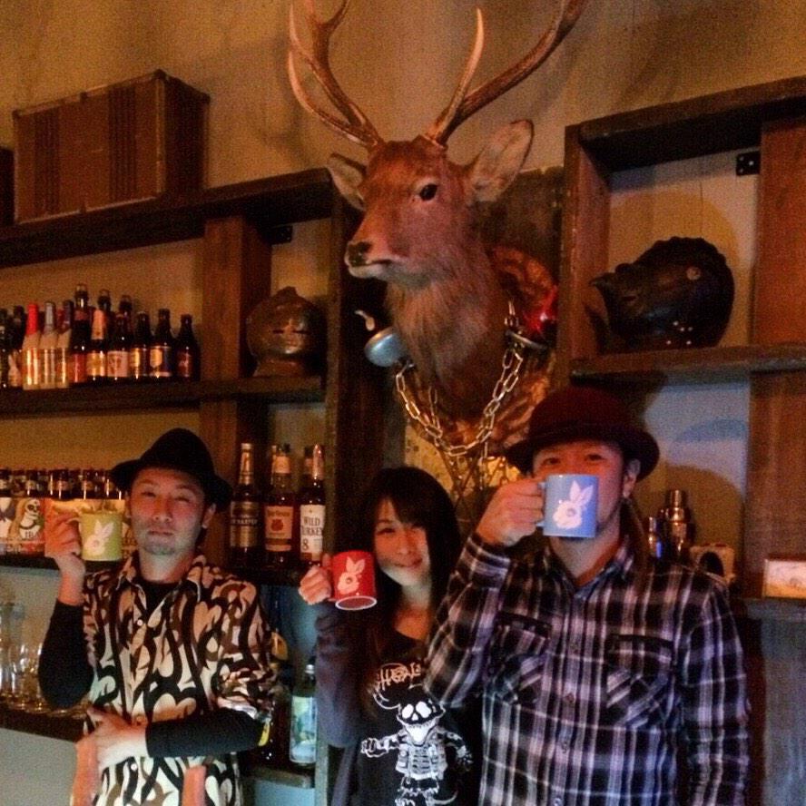 GALLERY_AJITO's tweet photo. 大好きなMADBUNNYグッズが入荷しました。
アーティストでありスノーボーダーのMADBUNNYこと高田昭義氏の代表作でありメインアイコンのグッズです。これからもっと商品を増やす予定ですので欲しい方は是非！ http://t.co/w1Hn8cGgSN