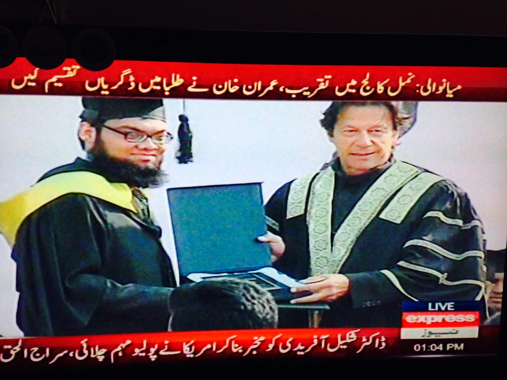 StellarTweeting's tweet photo. Imran Khan at Namal College Mianwali #Convocation2014 http://t.co/zX0BtuMapC
