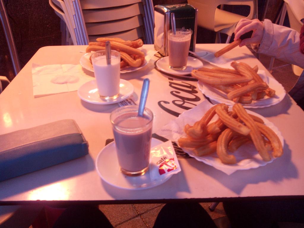 Anitadebero's tweet photo. Así se empieza un buen domingo!! @mariia59 @vir_rc95 http://t.co/ugYUioRt5f