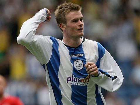 Happy 30th birthday to ex-owl Chris Brunt! Fantastic player for us. 