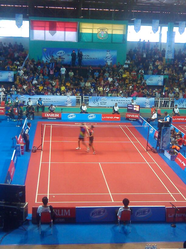 INABadminton's tweet photo. Bella mengantarkan Jaya Raya menyamakan kedudukan atas Djarum setelah menang 21-10 21-15 http://t.co/Fl2xl74wFm