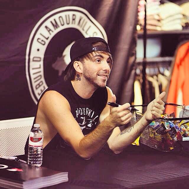 Happy Birthday!!! Alex Gaskarth is a babe     