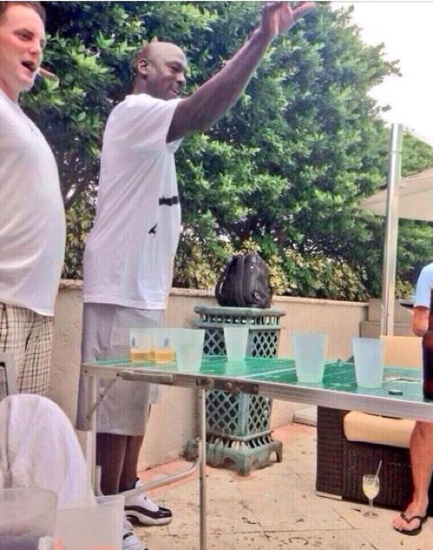 Sthrnside's tweet image. Come on MJ, watch you're fucking elbows..