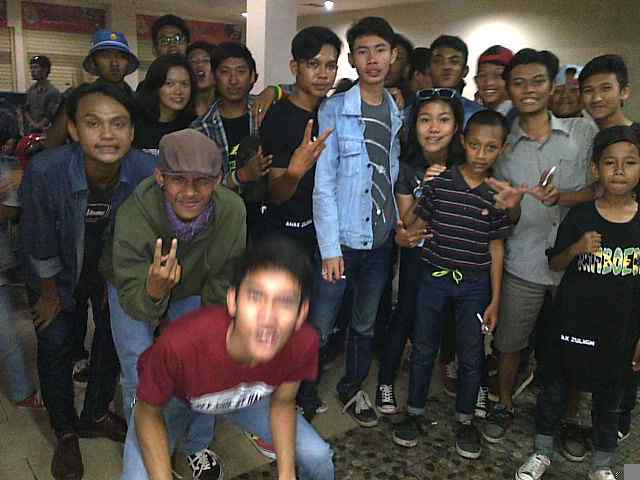 Oyen fren club ya ? Haha :D "<a href="/SofiaLoren_P/">SofiaLorenTrinityP</a>: With <a href="/RARASTAGASJOY/">Rarasta official%</a> <a href="/jamboerass/">Jamboeras_jamban</a> "