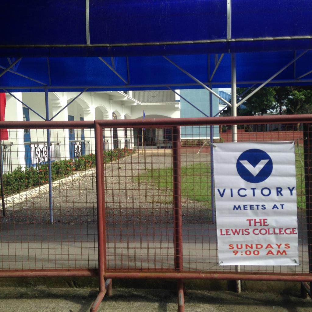 ferdiecabiling's tweet photo. VICTORY SORSOGON. Worship service this morning. #bcseries #dralanlopez #jonnaron #newchurchplant @victoryph http://t.co/pq66CIVsEA