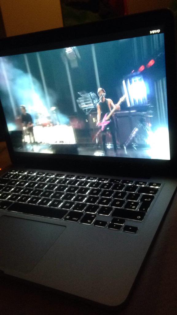 yugjeom's tweet photo. watching our bf's perform while theyre away 💜 http://t.co/cIPWNH07J7