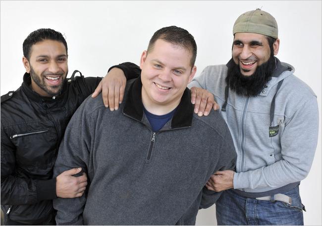 x_Roxx_x's tweet photo. Reunion of three admirable persons #BrandonNeely @BrandonTXNeely #RuhalAhmed #ShafiqRasul #TortureReport http://t.co/uQfb7PAFyA