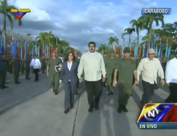 VTVcanal8's tweet photo. Presidente @NicolasMaduro dirige salutación de fin de año a la FANB http://t.co/oDCnH3OyBU  http://t.co/3pn15PgUtK