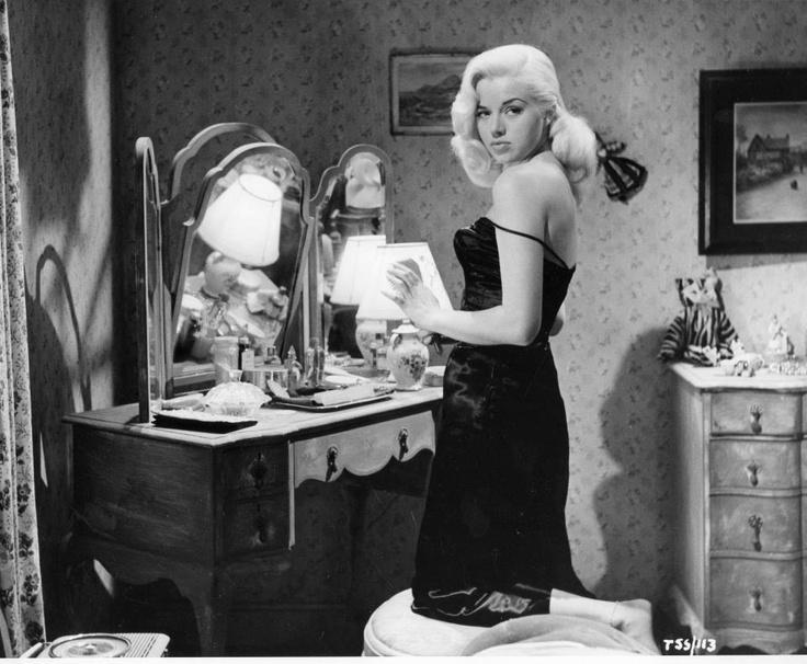 Amazing Historical Photo of Diana Dors in 1955 