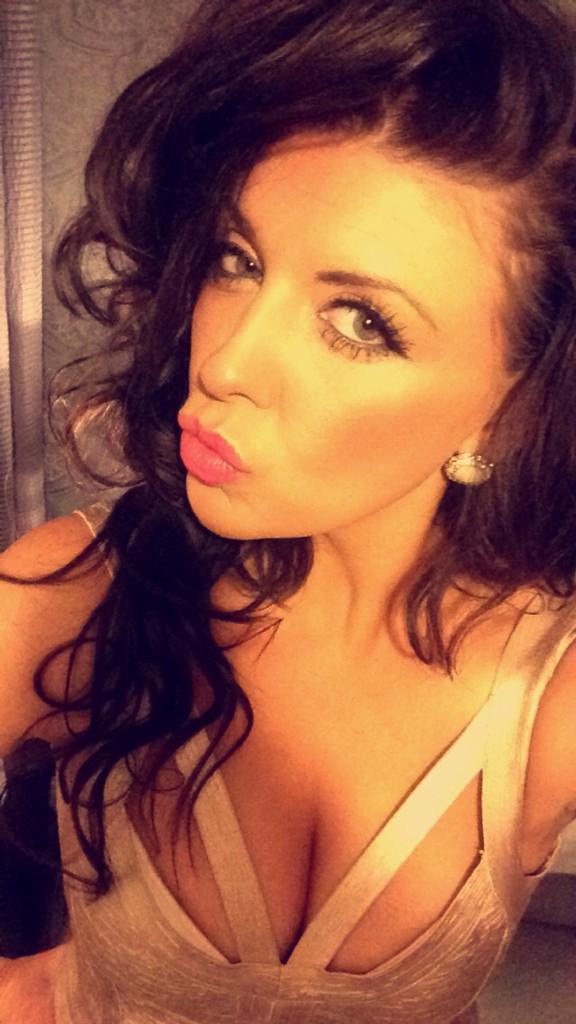 katrinalou2098's tweet photo. #SelfieSunday #pout 😘💕 http://t.co/RBCkASWbuq