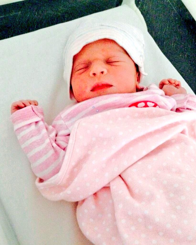 symilhr's tweet photo. @iamShaniera 
@wasimakramlive 

Congratulations ❤❤❤

May Allah Bless Her,,, 

She is cute,  MASHAALLAH 💓 http://t.co/Hza0CdbPvL