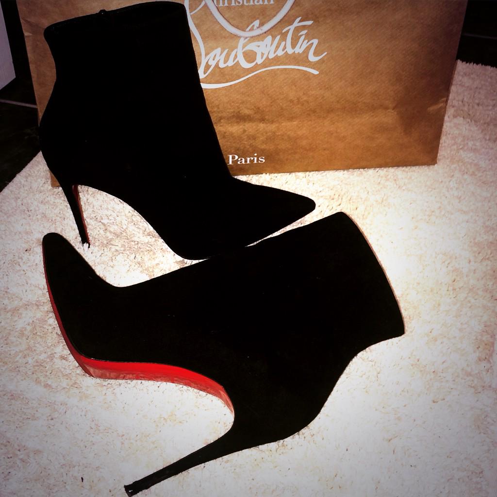 annaforde's tweet photo. Best bf ever #louboutins #xmaspressie #booties ❤️❤️❤️ http://t.co/2YIP1ssNq7