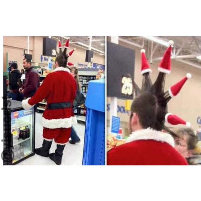 yisucrist's tweet photo. - pelukero: k peinado kieres?

- cliente: algo navideño

- pelukero: y t destroso la puta bida?

- cliente: ok http://t.co/OOnVeOdxUz