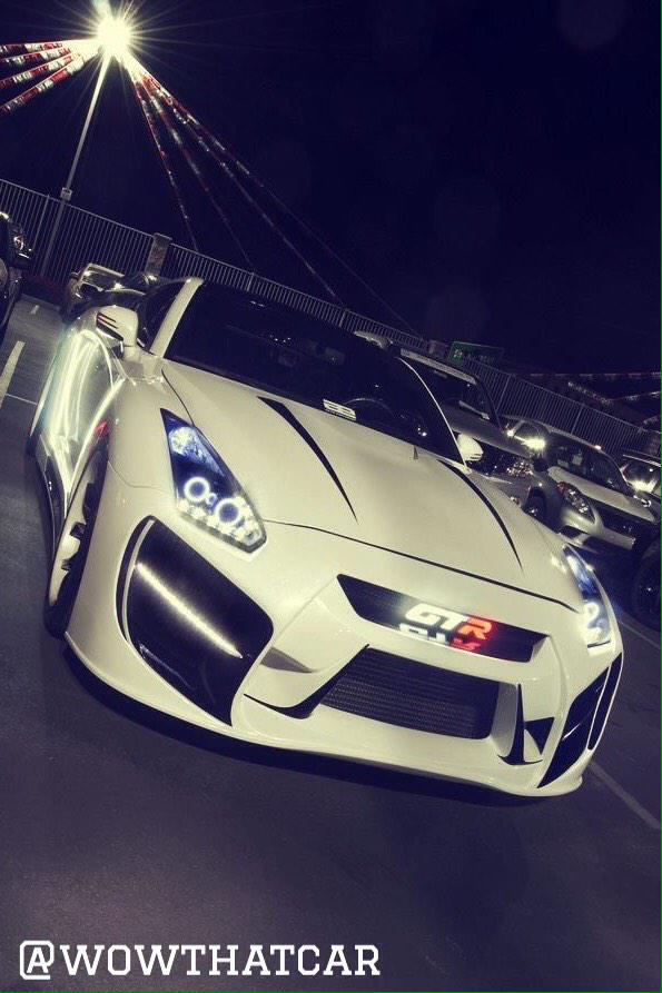 Carfluence's tweet photo. RT if you want a GT-R! 😩💰 http://t.co/o7XOFENDa0