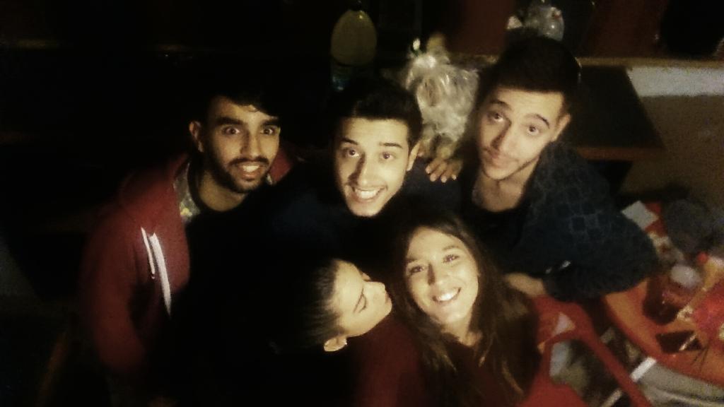 alegrivc's tweet photo. Churrissssss @NoeliaL2D @eloyloys @DaniMonge21 @ManeMartin12 http://t.co/Icra9JaAib