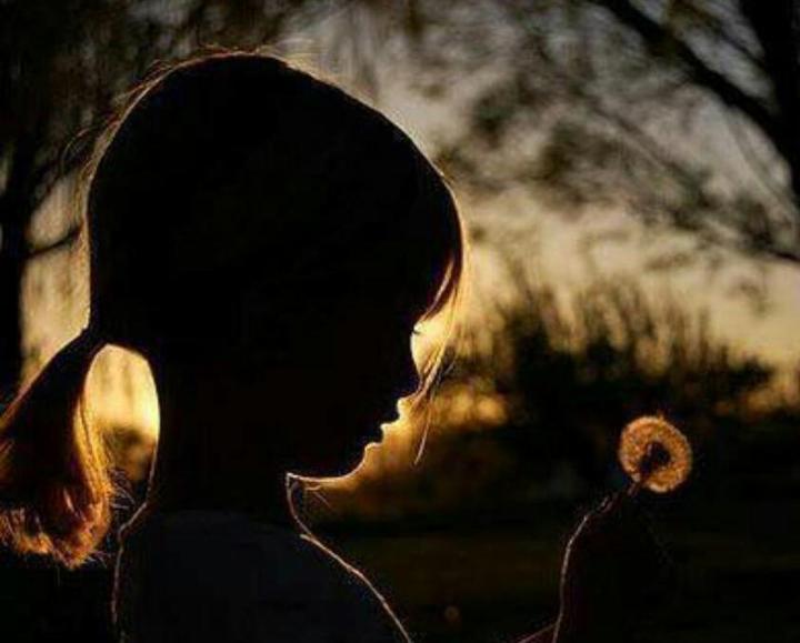 ياشين الوقت،في غيابكك،
يطري علي أسج لحالي،
وأذكر كلامك،،وأتخيل طيفكك ومكانكك
همشت وجودي،وانا اللي كل وجودي عشانكك،!!♡